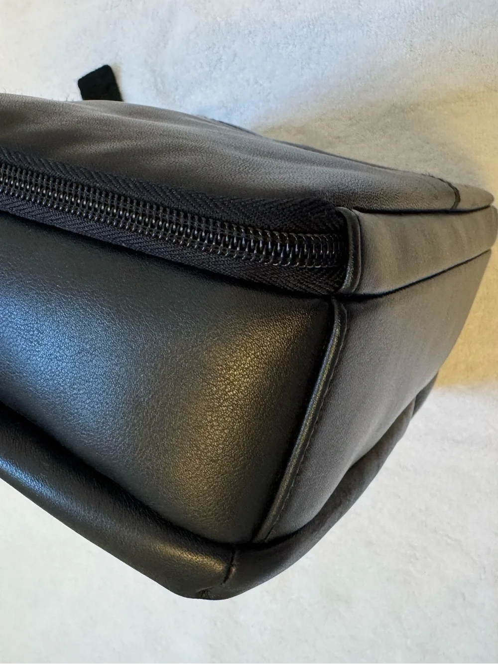 NEW Genuine Leather Crossbody Shoulder Bag - New w/Out tags - Black